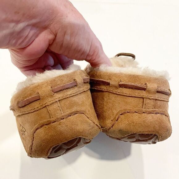 UGG Women's Dakota Slipper 5612 Chestnut size 36 Slip On Wool - Picture 5 of 7